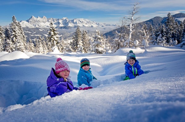Kinder haben Spaß im Schnee © TVB Filzmoos/Ikarus,Tom Lamm